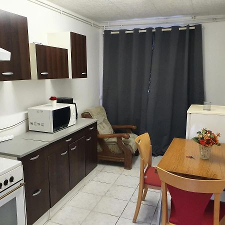 Appartement F1 Rez De Chausser Bg N°2 Bains-les-Bains Eksteriør bilde