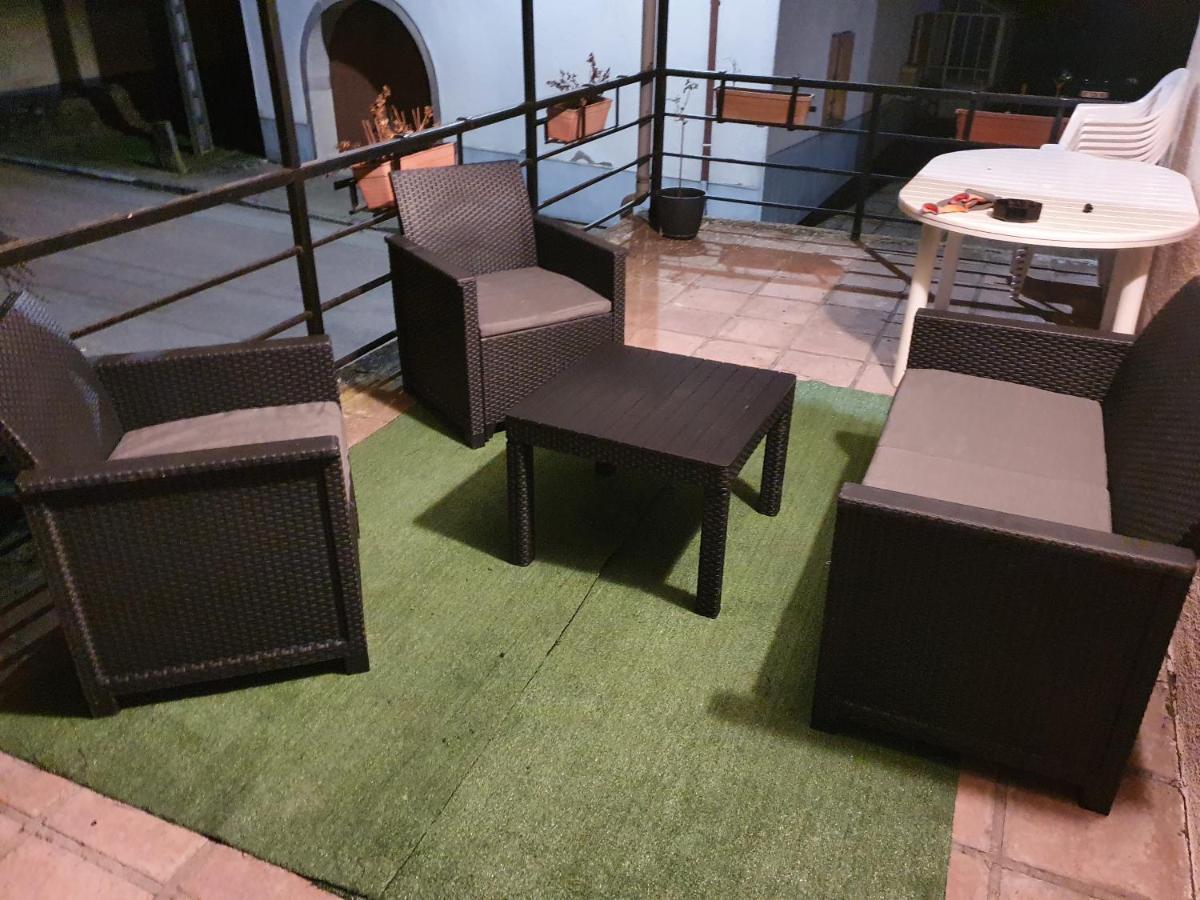Appartement F1 Rez De Chausser Bg N°2 Bains-les-Bains Eksteriør bilde