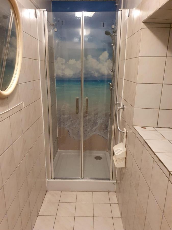 Appartement F1 Rez De Chausser Bg N°2 Bains-les-Bains Eksteriør bilde