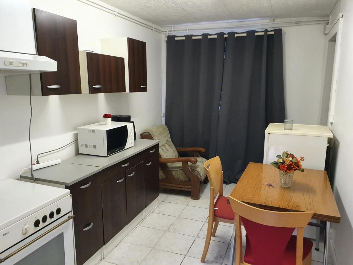 Appartement F1 Rez De Chausser Bg N°2 Bains-les-Bains Eksteriør bilde