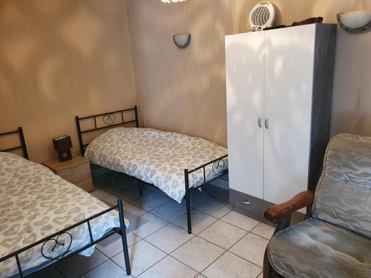 Appartement F1 Rez De Chausser Bg N°2 Bains-les-Bains Eksteriør bilde