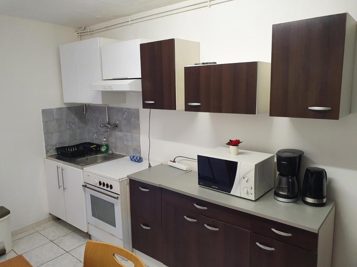 Appartement F1 Rez De Chausser Bg N°2 Bains-les-Bains Eksteriør bilde