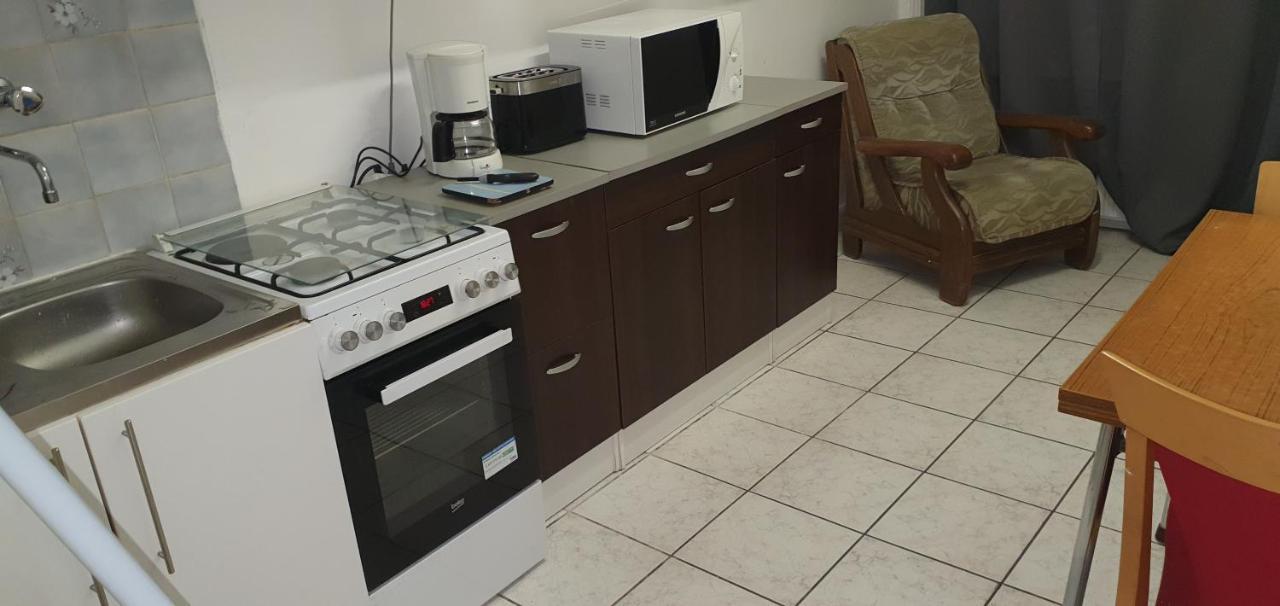 Appartement F1 Rez De Chausser Bg N°2 Bains-les-Bains Eksteriør bilde